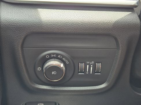 Used 2022 Jeep Grand Cherokee Overland AWD/4WD image 31