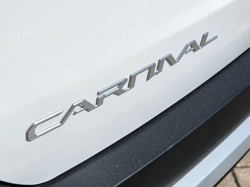 New 2027 Kia Carnival FWD image 9