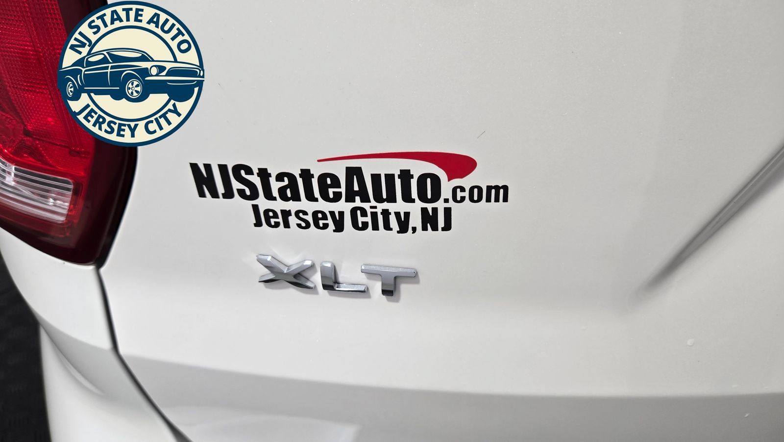 Used 2019 Ford Explorer XLT w/ Equipment Group 202A AWD/4WD image 39