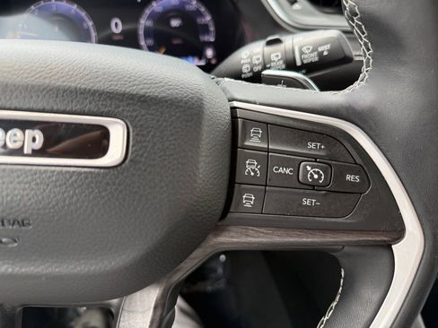 Used 2022 Jeep Grand Cherokee L Limited AWD/4WD image 16