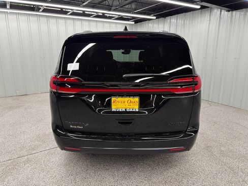 New 2027 Chrysler Pacifica Limited FWD image 5