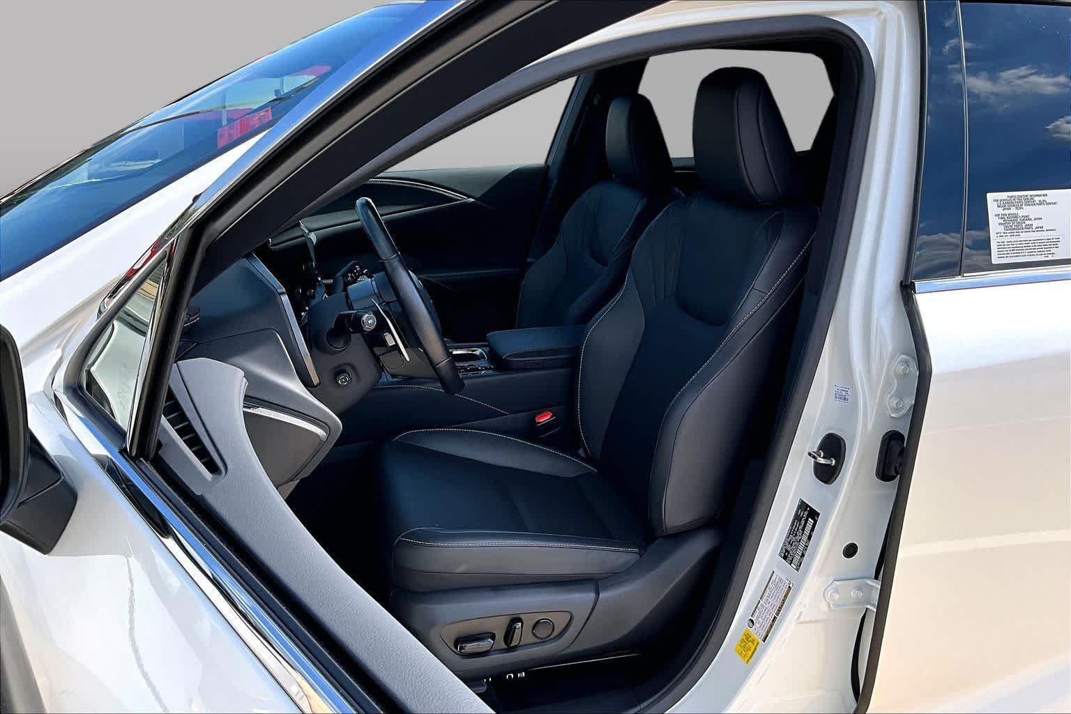 Used 2025 Lexus RX 350 Premium w/ Accessory Package (Z1) FWD image 8