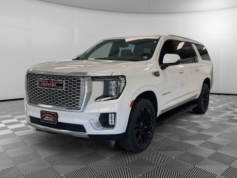 Used 2023 GMC Yukon XL Denali AWD/4WD image 4