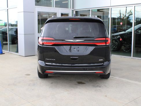 Used 2021 Chrysler Pacifica Touring-L w/ Premium & Safety Sphere Group AWD/4WD image 7