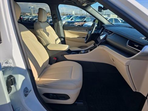 Used 2025 Jeep Grand Cherokee L Limited image 24