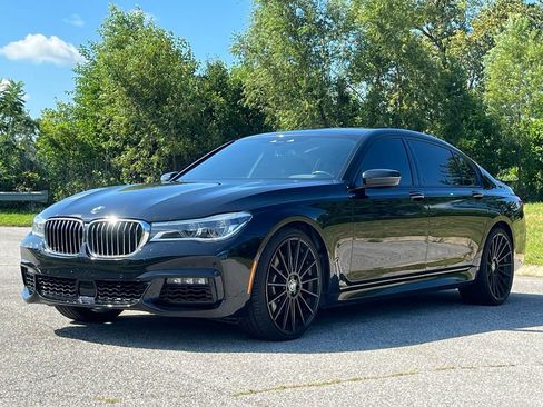 Used 2019 BMW 750i xDrive AWD/4WD image 3