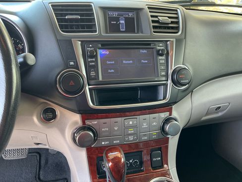 Used 2013 Toyota Highlander Limited FWD image 12