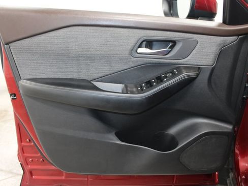 Used 2023 Nissan Rogue SV AWD/4WD image 18