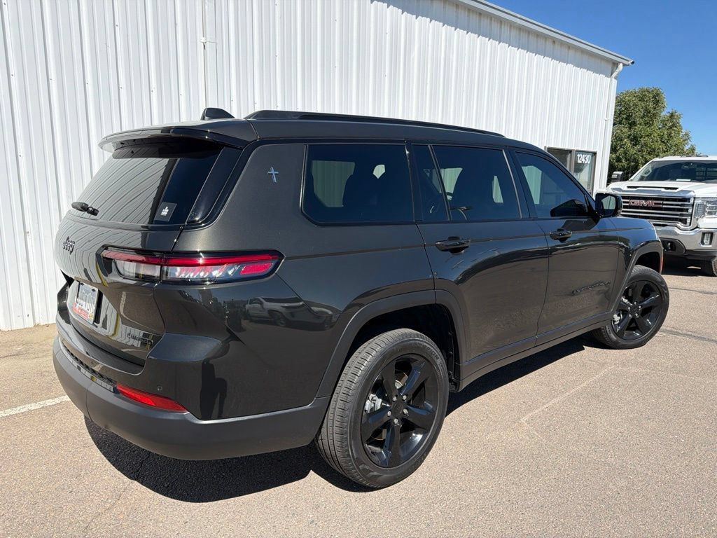 Certified 2024 Jeep Grand Cherokee L Limited w/ Black Appearance Package AWD/4WD image 3