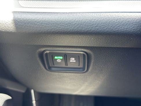 Certified 2024 Porsche Cayenne S AWD/4WD image 32