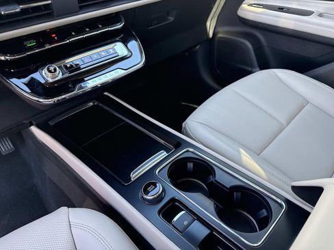 New 2026 Lincoln Corsair Premiere image 24