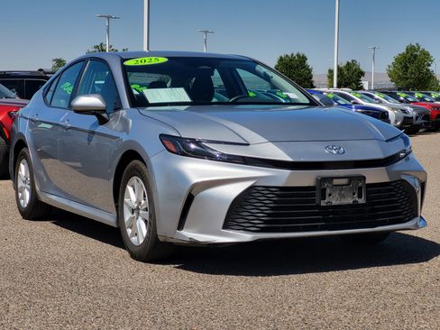 Used 2025 Toyota Camry LE FWD image 3