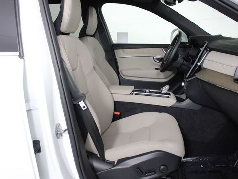 Certified 2026 Volvo XC90 B5 Core AWD/4WD image 29