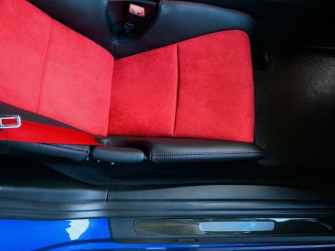 Used 2018 Porsche 911 GT2 RS image 20