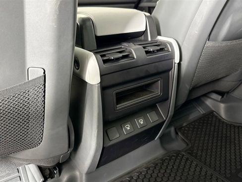 Used 2025 Land Rover Defender 110 X-Dynamic SE image 16