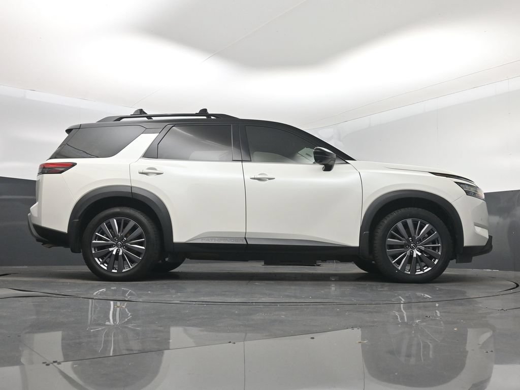 Used 2023 Nissan Pathfinder SL w/ SL Premium Package FWD image 16