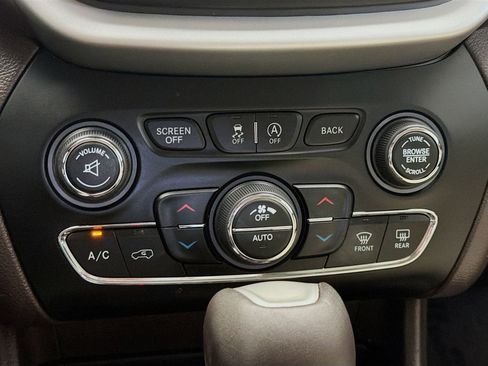 Used 2017 Jeep Cherokee Overland w/ Heavy Duty Protection Group image 10