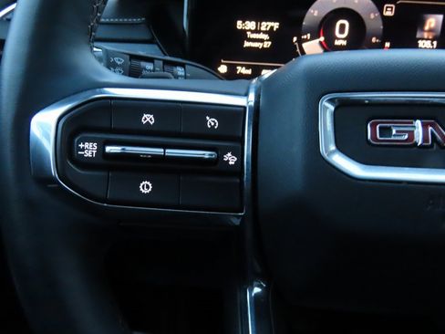 Used 2025 GMC Acadia Elevation w/ Elevation Premium Package image 32