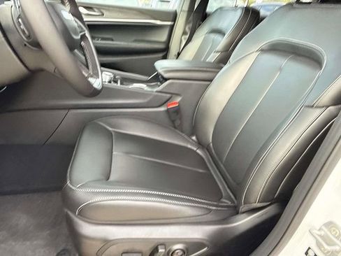 New 2025 Jeep Grand Cherokee L Limited w/ Black Appearance Package image 9