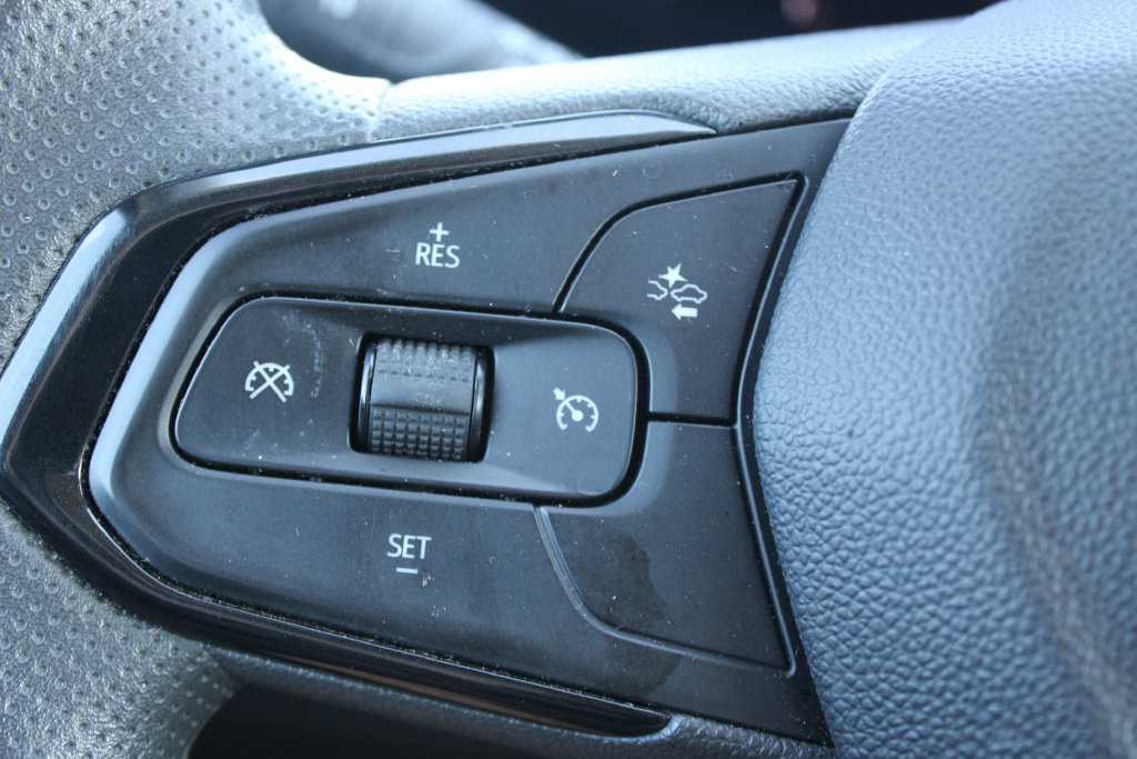 Used 2025 Chevrolet Trax LT FWD image 19