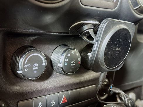 Used 2018 Jeep Wrangler Unlimited Sport image 13