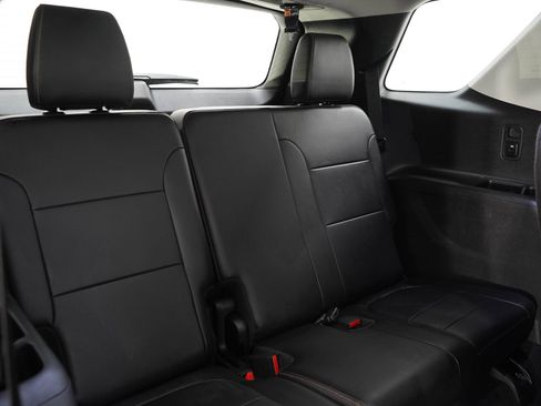 Used 2018 Chevrolet Traverse Premier w/ LPO, 'HIT The Road' Package AWD/4WD image 15