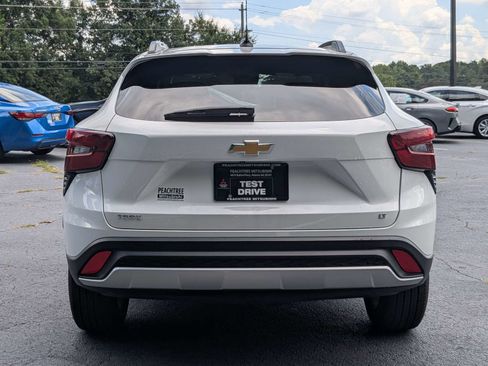 Used 2025 Chevrolet Trax LT FWD image 5