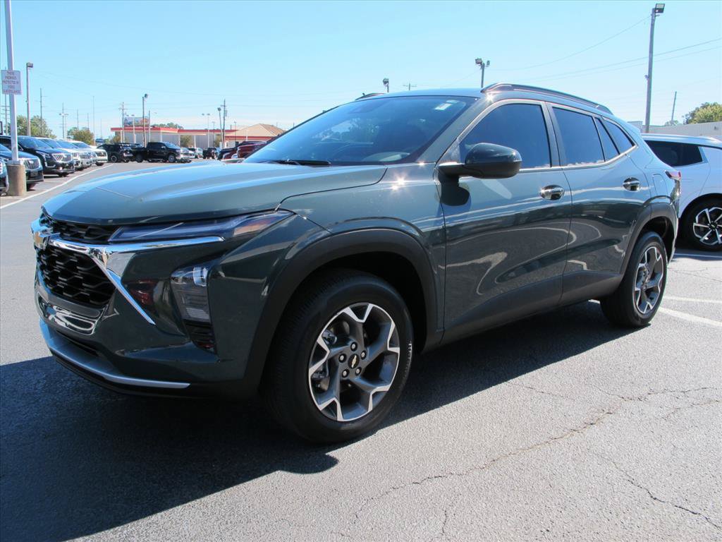 Used 2025 Chevrolet Trax LT w/ Driver Confidence Package FWD image 8