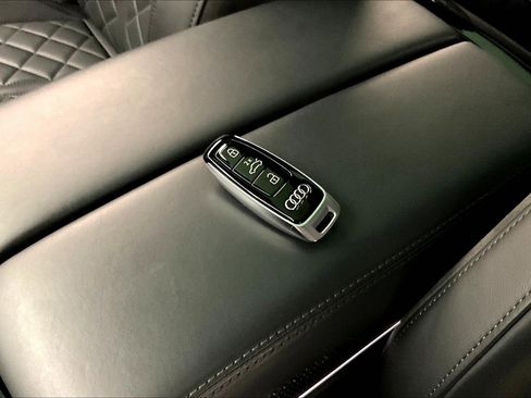 Used 2020 Audi S8 L image 35