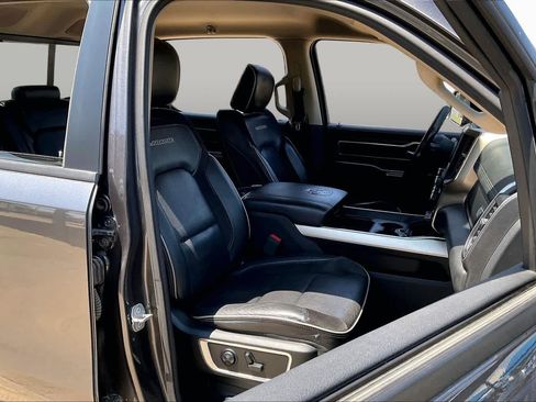 Used 2019 RAM 1500 Laramie AWD/4WD image 8