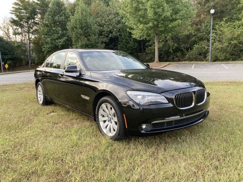 Used 2011 BMW 750Li xDrive image 4