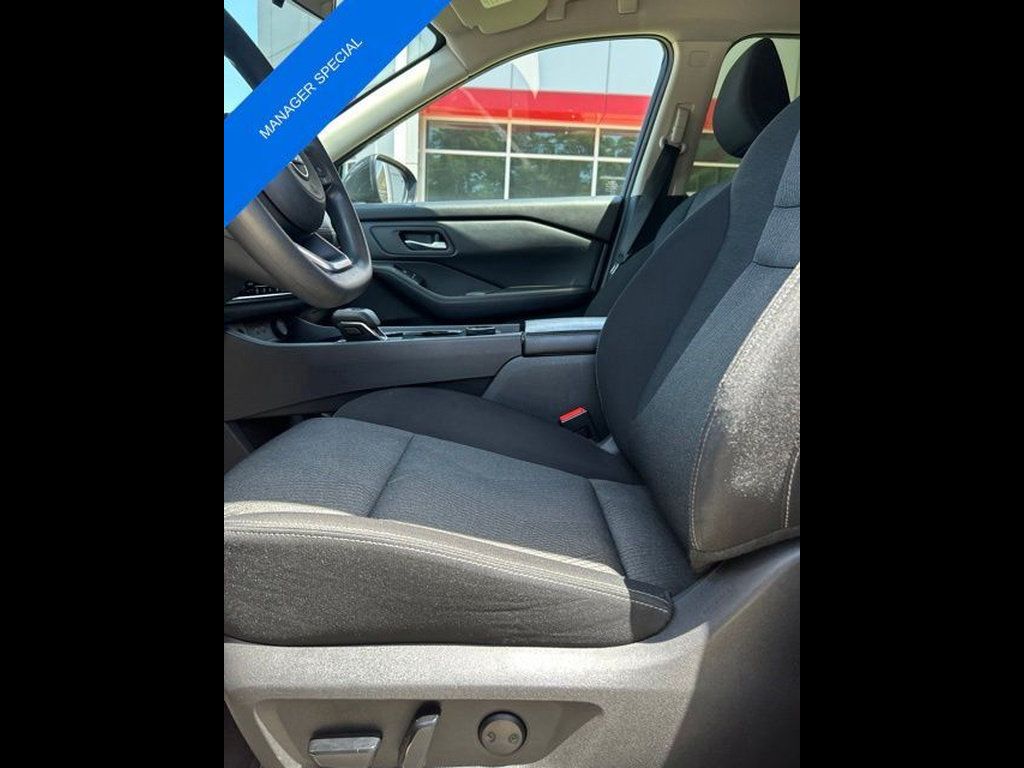Used 2024 Nissan Rogue SV AWD/4WD image 11