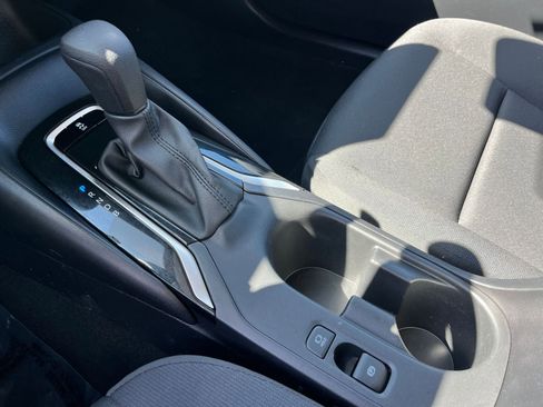 Used 2025 Toyota Corolla LE image 40