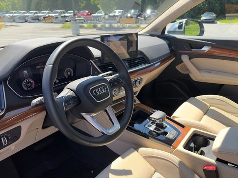 Used 2023 Audi Q5 2.0T Premium Plus w/ Premium Plus Package AWD/4WD image 11