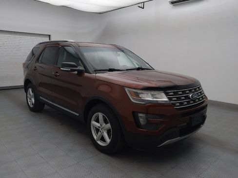 Used 2016 Ford Explorer XLT w/ Equipment Group 202A AWD/4WD image 13