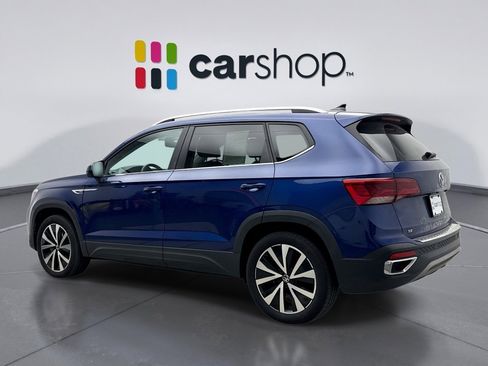 Used 2023 Volkswagen Taos SE w/ Panoramic Sunroof Package image 3