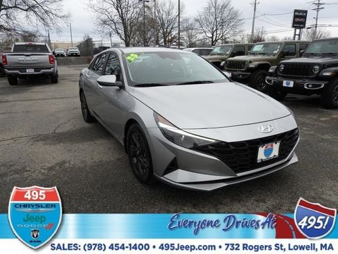 Used 2023 Hyundai Elantra SEL FWD image 7