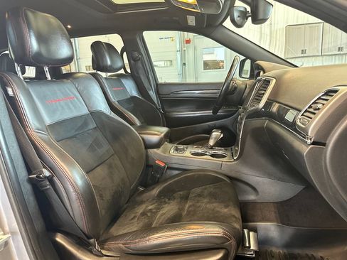 Used 2018 Jeep Grand Cherokee Trailhawk AWD/4WD image 35