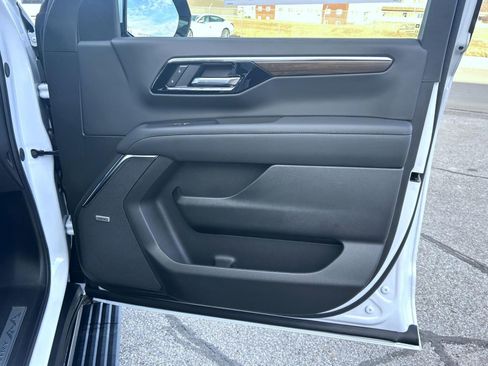 New 2026 Chevrolet Suburban High Country AWD/4WD image 16