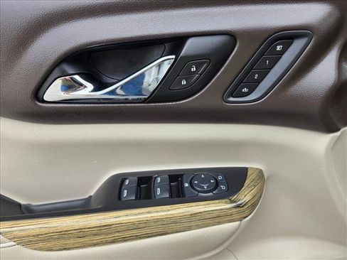 Used 2017 GMC Acadia Denali w/ Technology Package AWD/4WD image 25