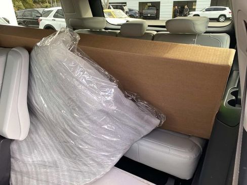 New 2026 Ford Expedition Platinum w/ Driver's Package image 9