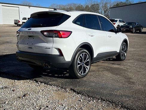 Used 2022 Ford Escape SE w/ SE Sport Appearance Package image 4