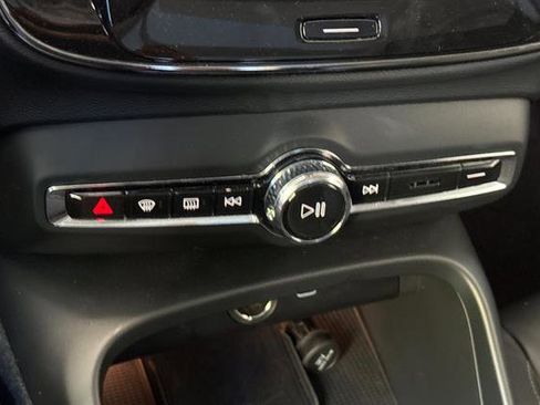 Certified 2025 Volvo XC40 B5 Core image 23