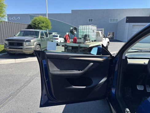 Used 2023 Tesla Model Y Performance AWD/4WD image 13