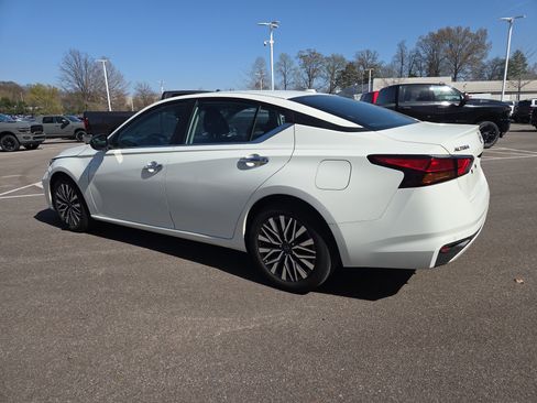 Used 2025 Nissan Altima 2.5 SV image 3