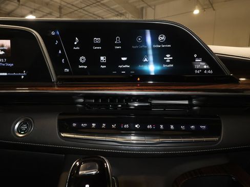 Used 2023 Cadillac Escalade Luxury AWD/4WD image 18