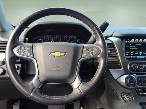 Used 2018 Chevrolet Suburban LT image 23