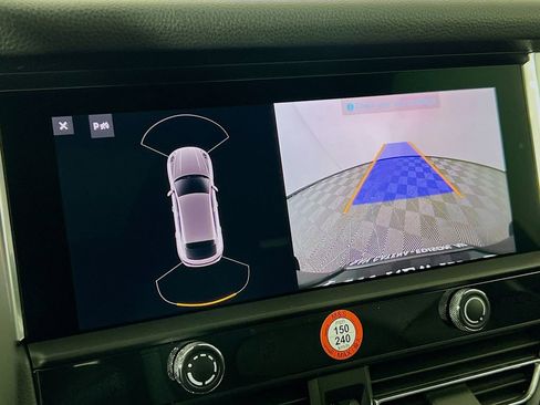 New 2026 Porsche Macan image 17