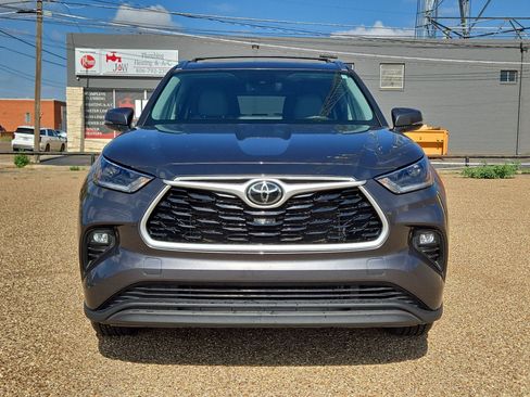 Used 2021 Toyota Highlander XLE AWD/4WD image 10