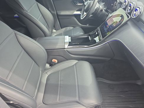 Used 2025 Mercedes-Benz GLC 300 4MATIC image 10